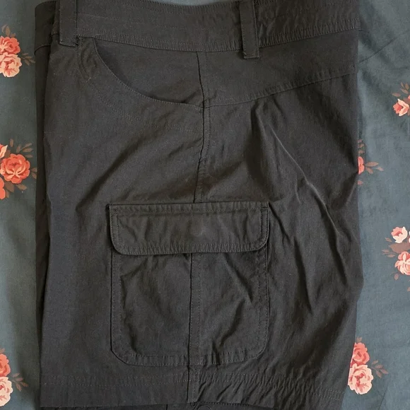 Eddie Bauer Black Women's Cargo Shorts - Picture 3 of 4